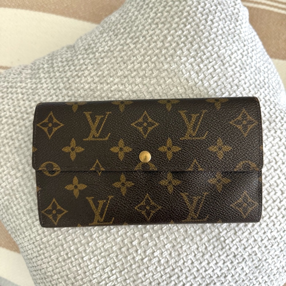 ✅✅AUTHENTIC Louis Vuitton Monogram Wallet✅✅